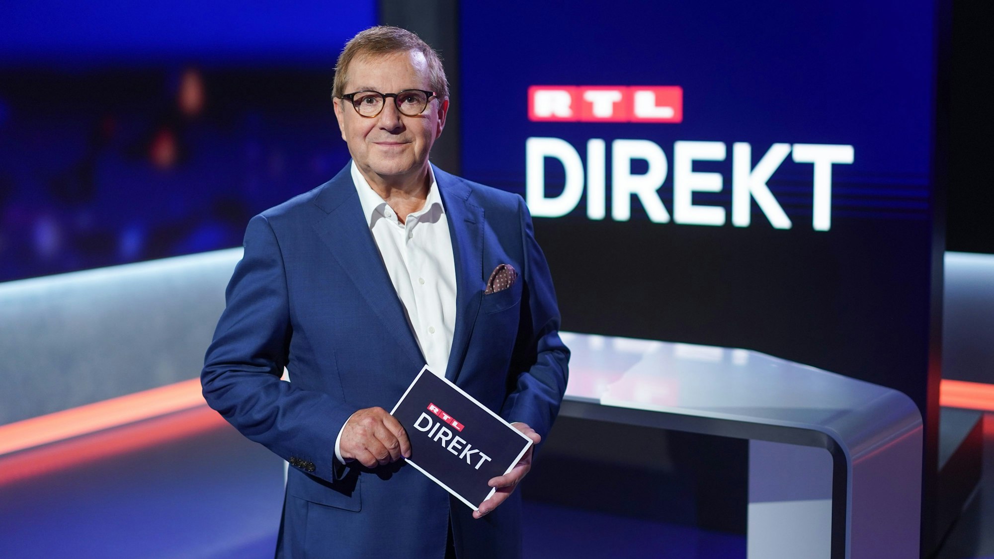 Der Moderator Jan Hofer steht im Studio der Nachrichtensendung «RTL Direkt». Seit dem 16. August 2021 ist er bei RTL auf Sendung.