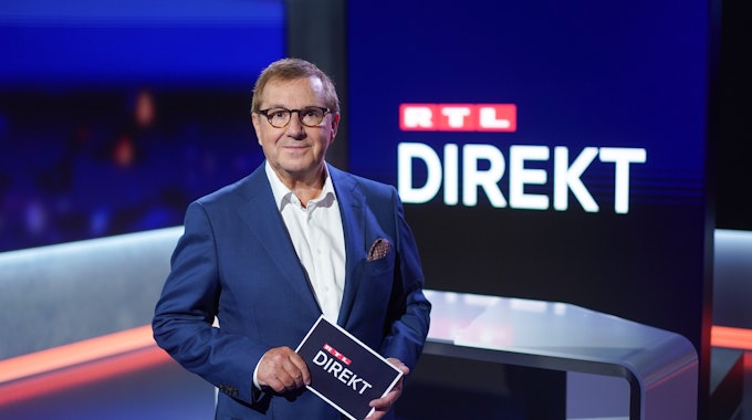 Der Moderator Jan Hofer steht im Studio der Nachrichtensendung «RTL Direkt». Seit dem 16. August 2021 ist er bei RTL auf Sendung.