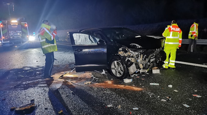 Auf einem Abschnitt von etwa einem Kilometer waren auf der A6 bei Amberg insgesamt 20 Autos in die Unfälle verwickelt, wie ein Polizeisprecher am Donnerstagabend sagte.