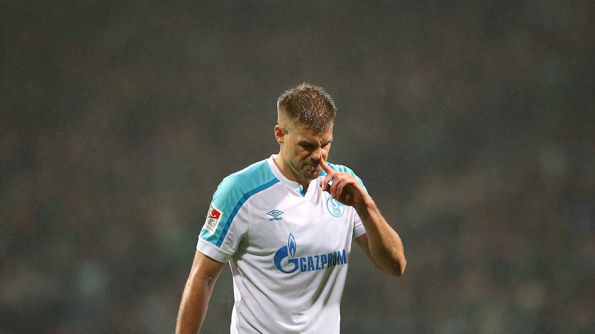 Simon Terodde (Schalke 04) reagiert enttäuscht.