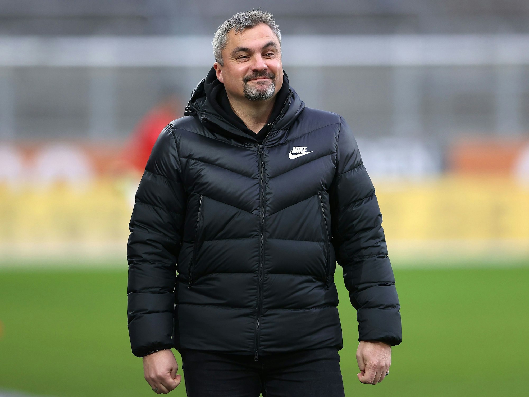 Bochum-Trainer Thomas Reis scheint vor dem Spiel gegen Augsburg gute Laune zu haben.