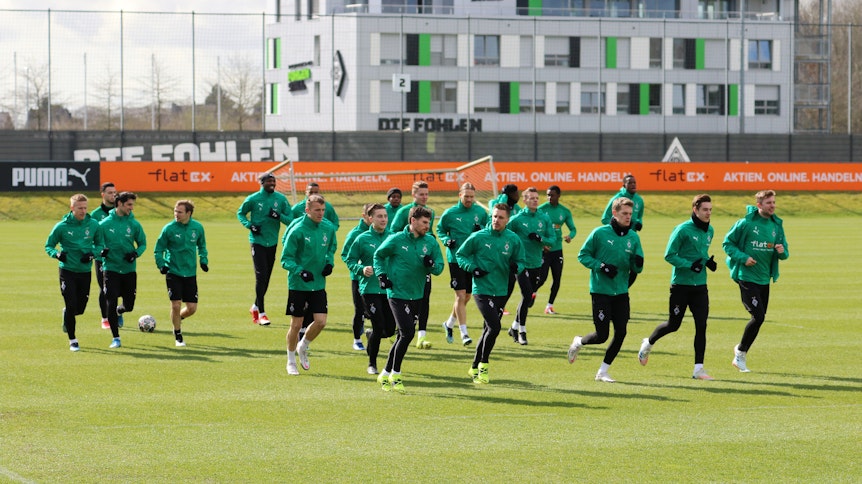 Die Gladbach-Profis beim Training im Borussia-Park am 15. März 2021.