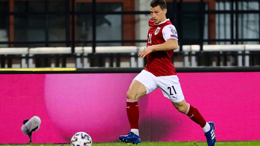 Gladbachs Stefan Lainer mit dem Ball am Fuß im Spiel des österreichischen Nationalteams gegen die Färöer Inseln am 28. März 2021 in Wien.