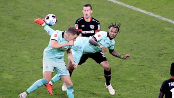 Valentino Lazaro, Ex-Spieler von Borussia Mönchengladbach, ist für seinen am 9. November 2021 erzielten Scorpion-Kick-Treffer im Match gegen Bayer Leverkusen