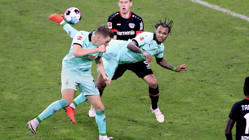 Valentino Lazaro, Ex-Spieler von Borussia Mönchengladbach, ist für seinen am 9. November 2021 erzielten Scorpion-Kick-Treffer im Match gegen Bayer Leverkusen