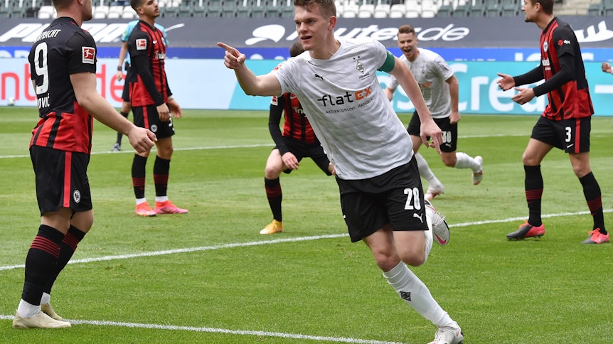 Gladbachs Matthias Ginter bejubelt seinen Treffer zum 1:0 gegen Eintracht Frankfurt. Sein Team gewann am 17. April 2021 mit 4:0.