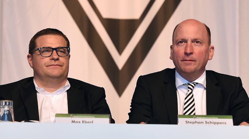 Gladbachs Sportdirektor Max Eberl und Geschäftsführer Stephan Schippers bei einer Veranstaltung am 3. April 2017 im Borussia Park.
