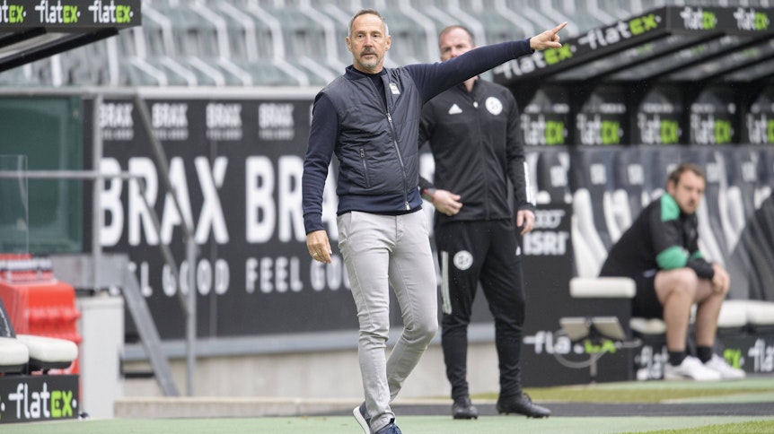 Frankfurt-Trainer Adi Hütter (l.), hier zu sehen am 17. April 2021 im Borussia-Park.