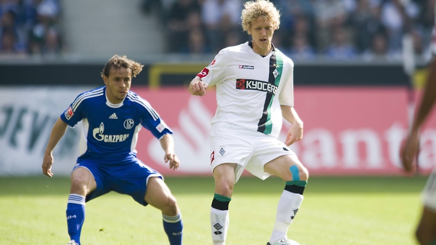 Johannes van den Bergh (r.) im Bundesliga-Duell am 10. Mai 2009 gegen Schalkes Rafinha (l.).