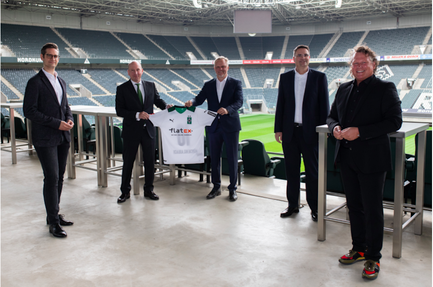 Der Elektrogroßhändler Sonepar und Gladbach haben sich auf eine Verlängerung der Ärmel- und Innovationspartnerschaft geeinigt, hier die Verantwortlichen der beiden Vertragspartner am 17. Mai 2021 im Borussia-Park.