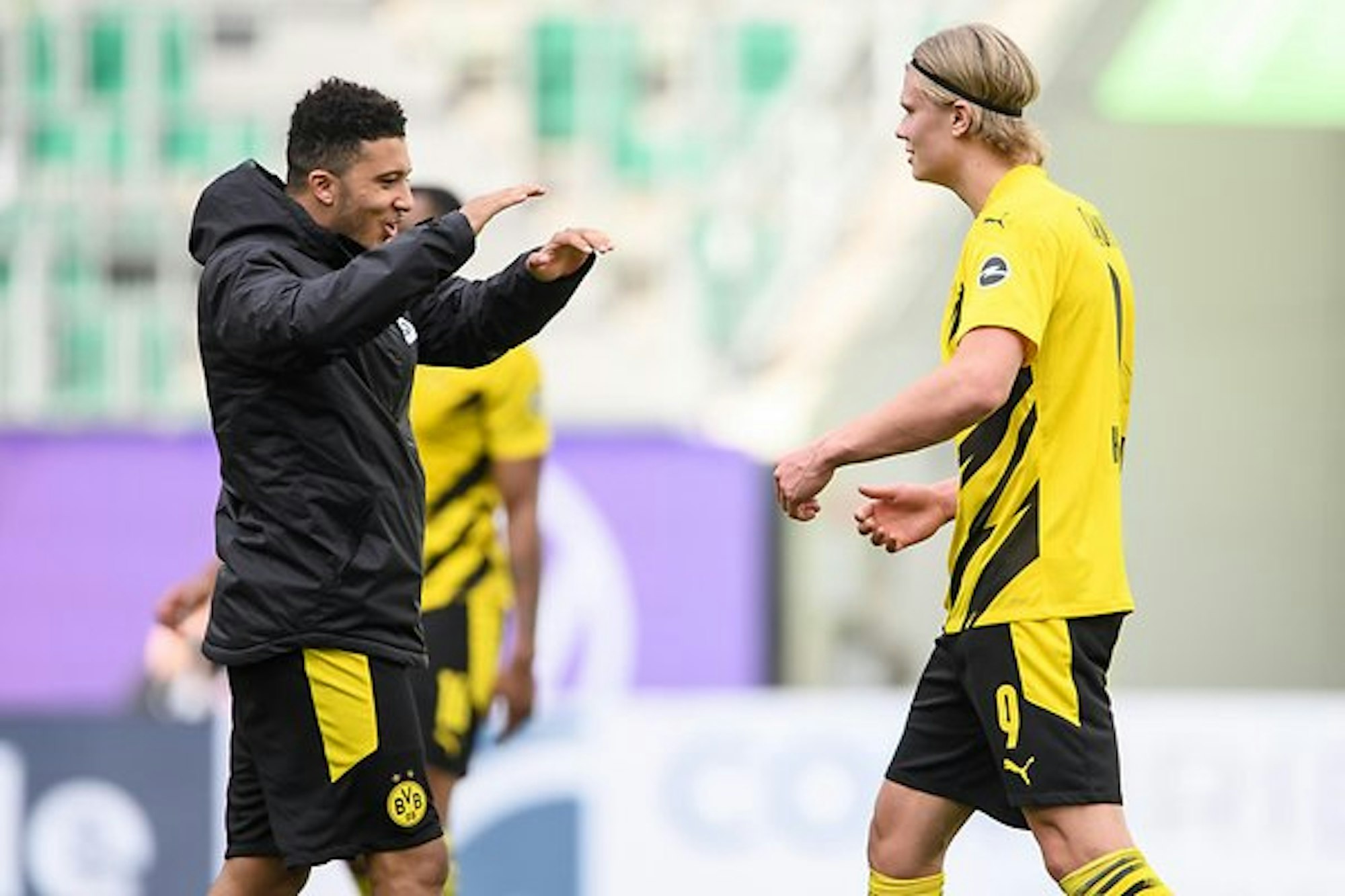 Jadon Sancho (l., hier am 24. April 2021) und Erling Haaland bilden ein starkes Offensiv-Duo bei Borussia Dortmund.