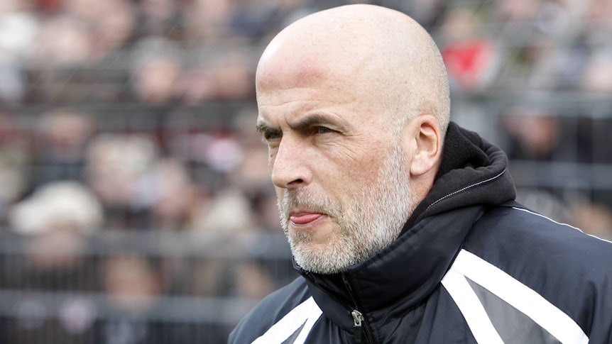 Ex-Gladbach Trainer Michael Frontzeck, hier am 12. Februar 2011, äußert sich kritisch zu Bremens Last-Minute-Trainerwechsel.