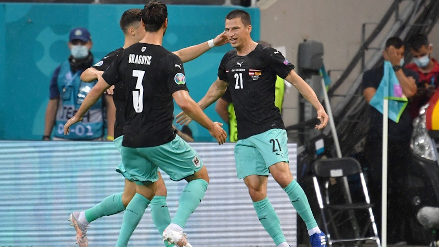 Gladbach-Verteidiger Stefan Lainer bejubelt am 13. Juni 2021 seinen Treffer für Österreich beim EM-Duell gegen Nordmazedonien.