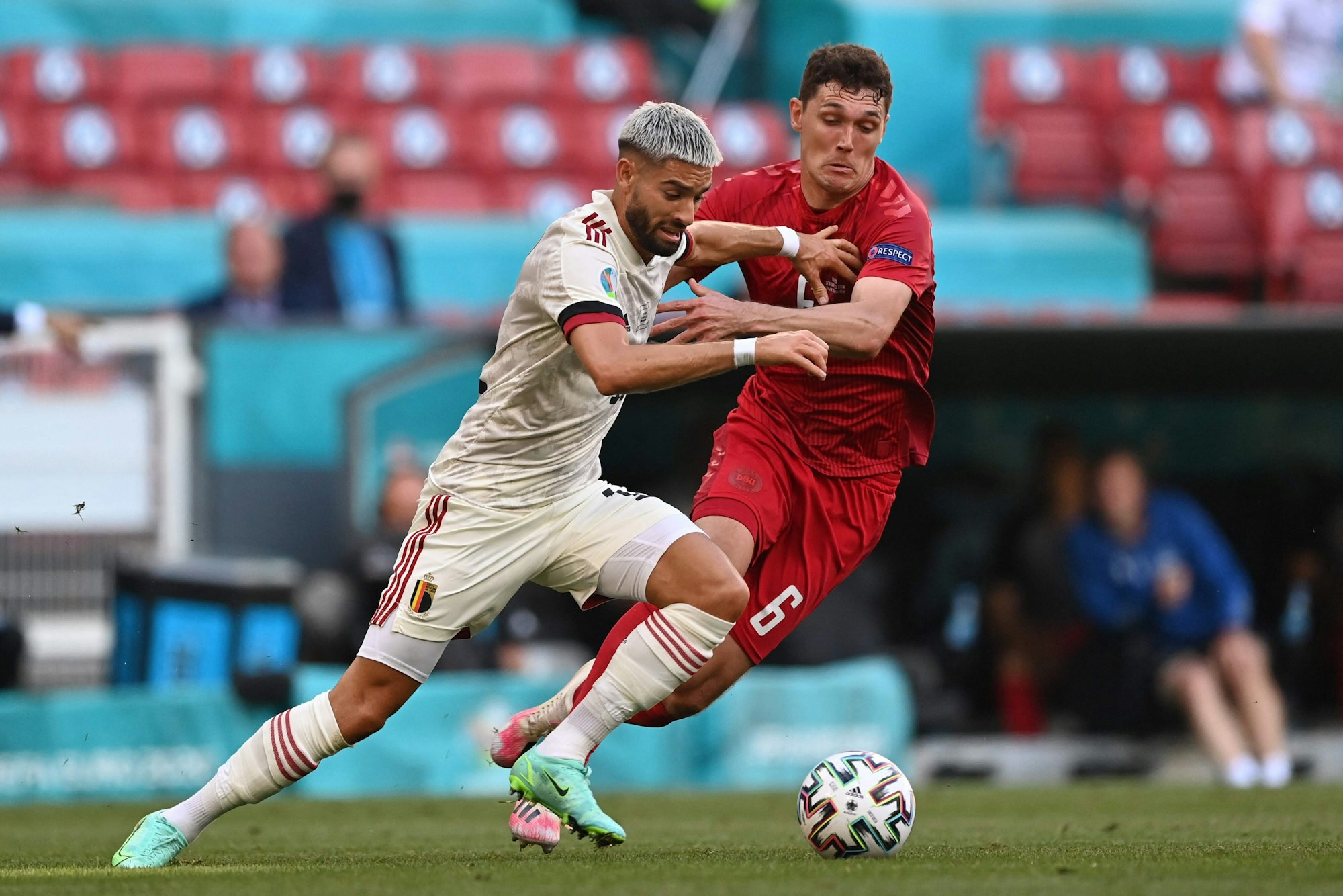 EM 2021: Belgien-Spieler Yannick Carrasco mit blonden Haaren im Spiel gegen Dänemark.