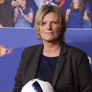Die ZDF-Sportreporterin Claudia Neumann bei einer Pressekonferenz im April 2016.