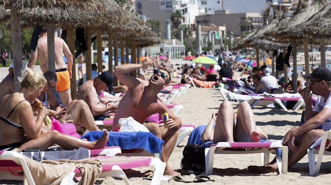 Massenansteckung mit Corona auf Mallorca bei Teenagern - jetzt werden die Einreiseregeln verschärft