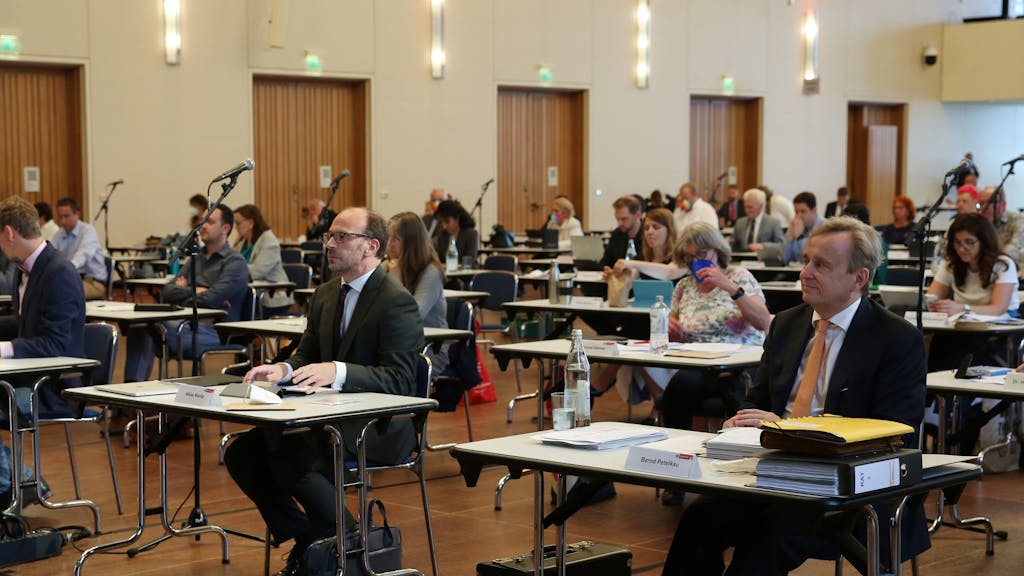 24.06.2021
Köln:
Ratssitzung mit Neuwahl von drei Dezernenten im Gürzenich
Niklas Kienitz sitzt das letzte Mal im Rat
Foto: Martina Goyert