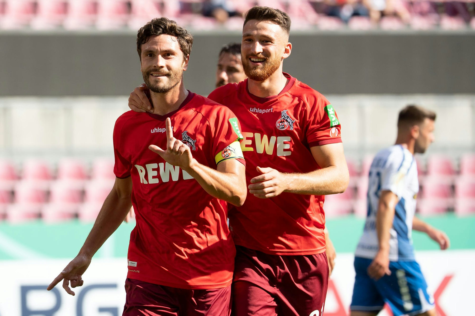 Salih Özcan und Jonas Hector jubeln für den 1. FC Köln.