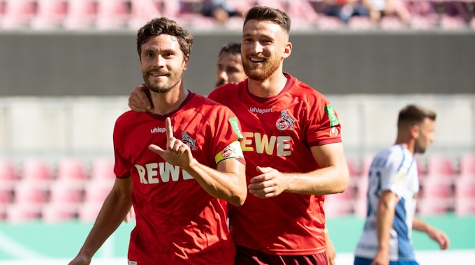 Salih Özcan und Jonas Hector jubeln für den 1. FC Köln.