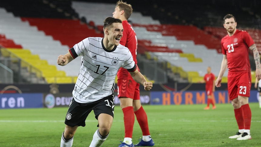 Deutschlands Nationalspieler Florian Neuhaus jubelt am 2. Juni 2021 im Testländerspiel gegen Dänemark. Der Gladbach-Profi hatte wenige Augenblicke zuvor die DFB-Elf mit 1:0 in Führung gebracht, am Ende trennten sich beide Teams mit 1:1.