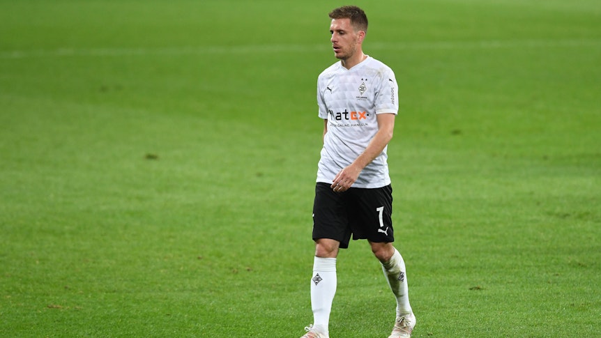 Gladbachs Patrick Herrmann schaut enttäuscht im Bundesligaspiel der Borussia bei der TSG Hoffenheim am 21. April 2021.