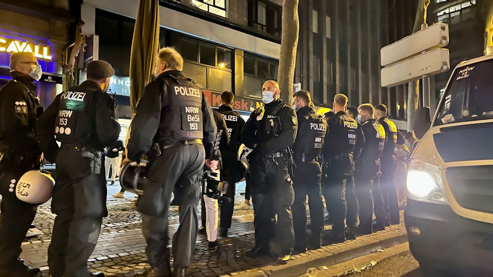 Großeinsatz der Polizei NRW und dem Kölner Ordnungsamt auf dem Hohenzollernring