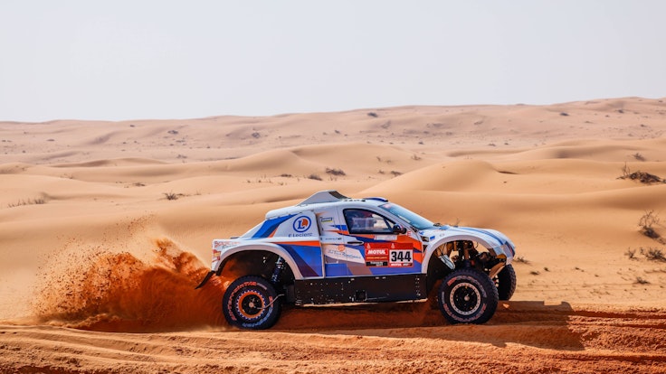 Rallye Dakar 2021: Fahrer Philippe Boutron flitzt durch die saudi-arabische Wüste.