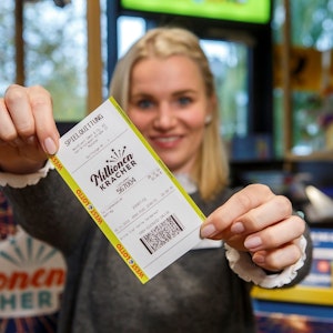 Zum ersten Mal gibt es bei WestLotto in diesem Jahr den MillionenKracher - und diese Losnummern-Lotterie hat es in sich: Eine Million Lose werden verkauft, aus denen gleich viermal eine Million Euro gezogen werden.