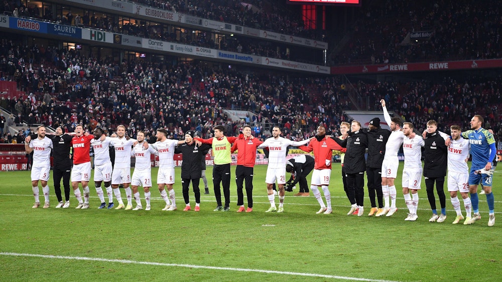 Der 1. FC Köln jubelt gegen Borussia Mönchengladbach.