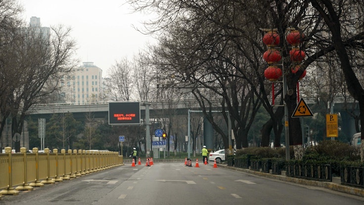 This picture shows an empty road in Xi'an in China's northern Shaanxi province on December 31, 2021, amid a Covid-19 coronavirus lockdown. (Photo by AFP) / China OUT