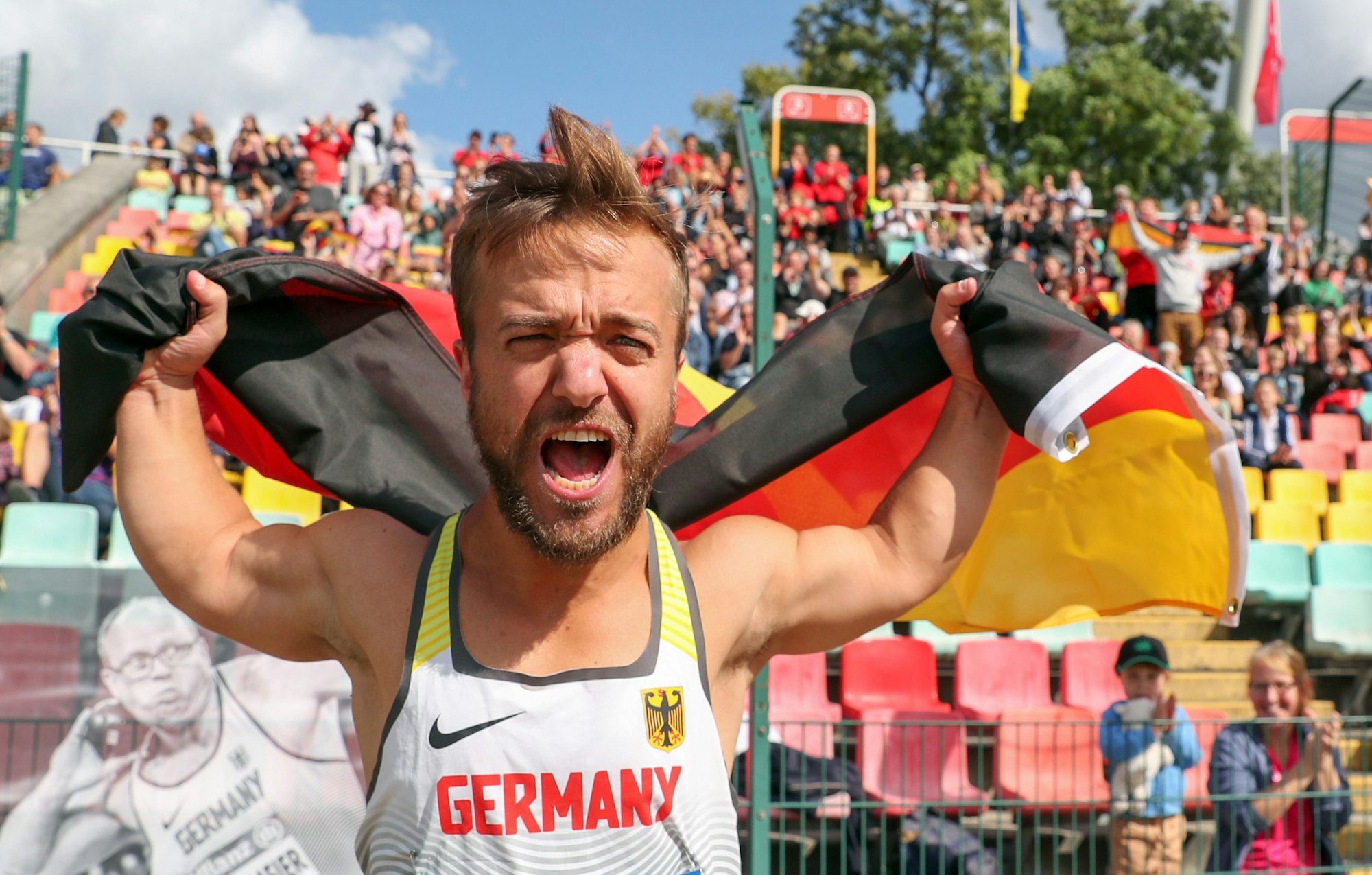 Der Deutsche Mathias Mester jubelt über seine Goldmedaille.