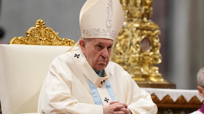 Papst Franziskus leitet eine Messe im Petersdom im Vatikan.