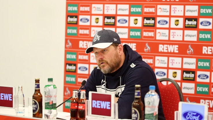 Steffen Baumgart auf der Pressekonferenz am 7. Januar 2022 vor dem Spiel gegen Hertha BSC.