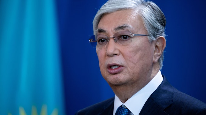 Präsident von Kasachstan: Kassim-Schomart Tokajew hat am 7. Januar 2022 einen Schießbefehl erteilt. Er will Demonstranten also abschießen lassen. Es gab vorher schon Dutzende Tote. Unser Foto zeigt Tokajew 2019.
