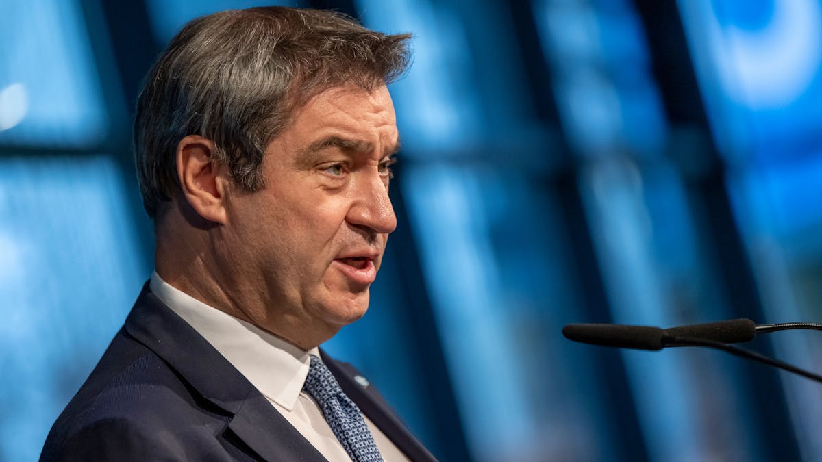 Markus Söder, CSU-Parteivorsitzender und Ministerpräsident von Bayern, gibt nach der Präsidiumssitzung von CDU und CSU zur Beratung über die Wahl des Bundespräsidenten ein Statement in der Parteizentrale der CSU ab.