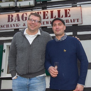 Bagatelle-Wirt Daniel Rabe mit Martin Schlüter vom Reissdorf am Hahnentor