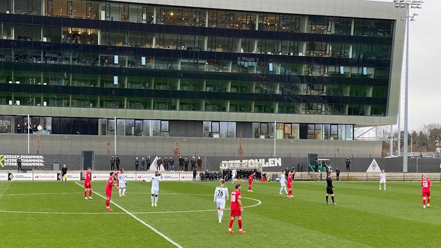 Am Samstag (8. Januar 2022) nach dem Bundesliga-Match gegen bei Bayern München ein Testspiel gegen Drittligist Viktoria Köln auf dem Fohlenplatz.