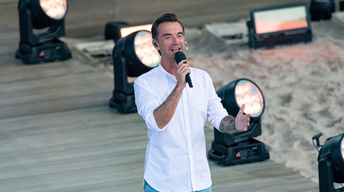Florian Silbereisen steht auf der Bühne zur großen Schlagerstrandparty zu seinem 40. Geburtstag. Das Bild wurde am 14. August 2021 aufgenommen.