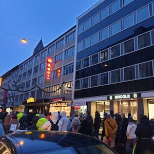 Anti-Corona-Demo in Köln am 8. Januar 2021, hier vor dem Gloria-Theater.