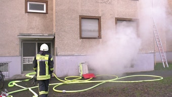 Feuer in Köln-Bilderstöckchen: Der Keller eines Mehrfamilienhauses stand in Flammen.