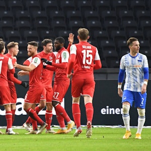 Der 1. FC Köln jubelt gegen Hertha BSC.