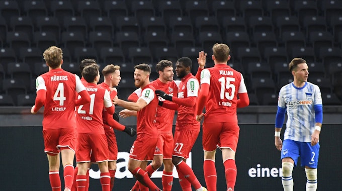 Der 1. FC Köln jubelt gegen Hertha BSC.