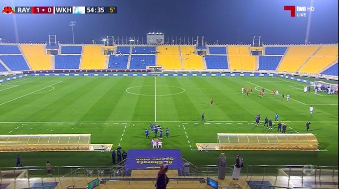 TV-Übertragung des Spiels in Katar, bei dem Abwehrspieler Ousmane Coulibaly auf dem Rasen zusammenbrach.