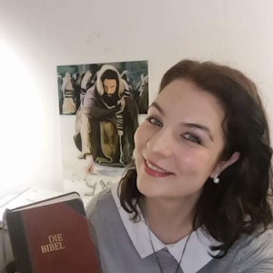 Die Kölnerin engagiert sich online für den Glauben an Jesus Christus.