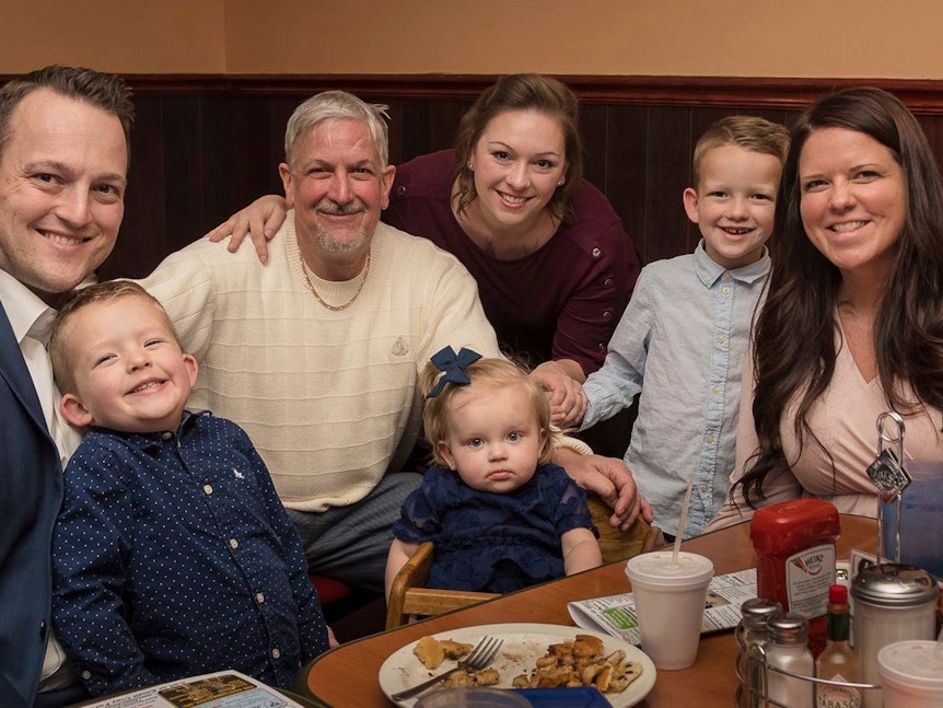 Dieses von der Familie zur Verfügung gestellte Foto zeigt David Bennett und seine Familie im Jahr 2019.