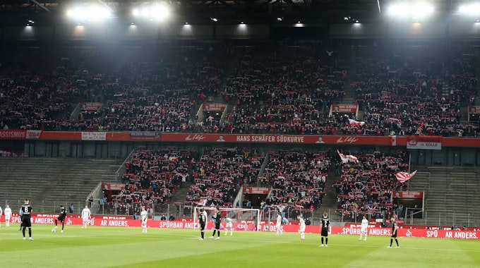 Fans des 1. FC Köln im Rhein-Energie-Stadion.