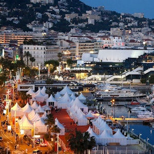 Blick über den Hafen, den Festivalpalast und den Prachtboulevard Croisette während der 69. Internationale Filmfestspiele.