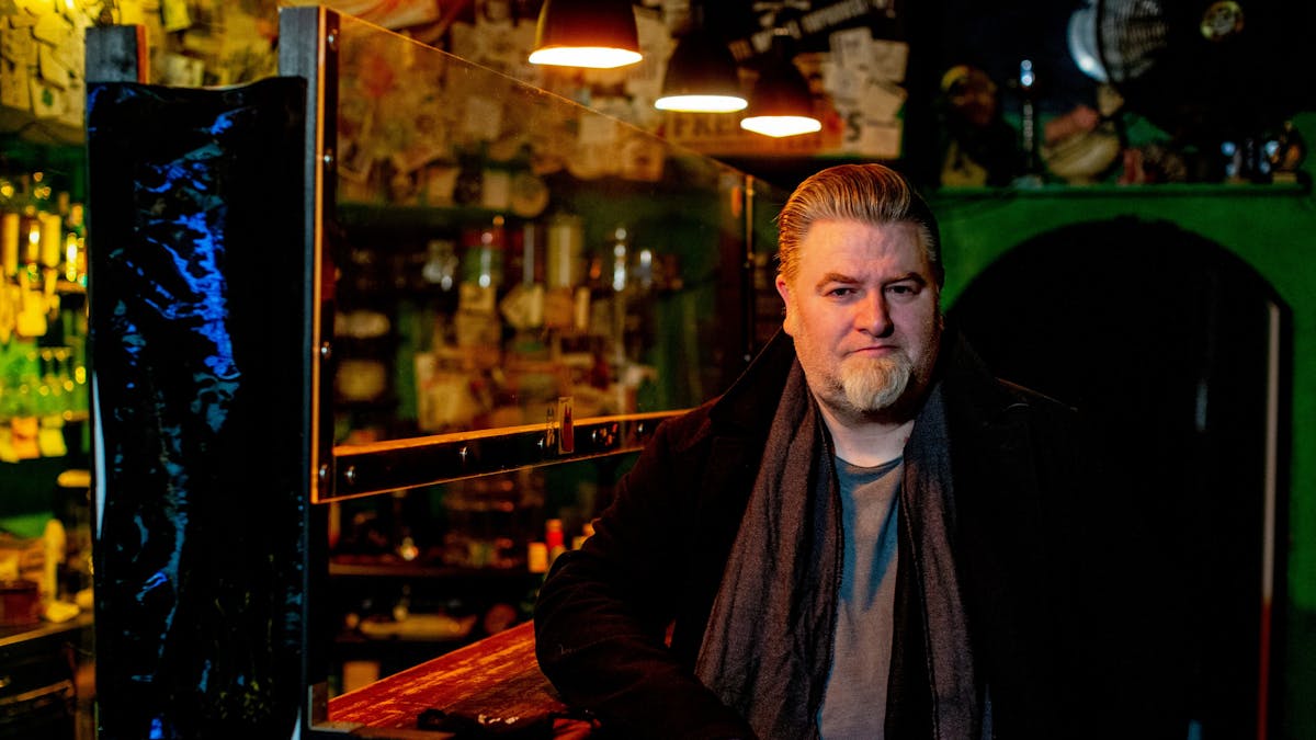 Kneipen-Wirt Markus Vogt in seiner geschlossenen Bar „Soylent Green“ in der Kyffhäuserstraße in Köln.&nbsp;