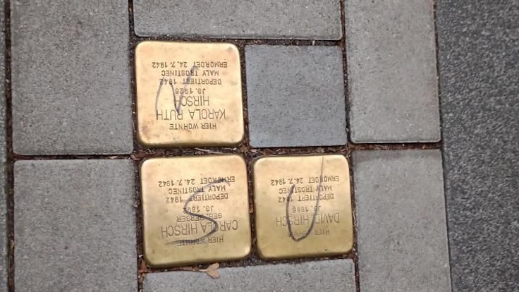 In Köln wurden drei Stolpersteine mit dem Kürzel NSU beschmiert.