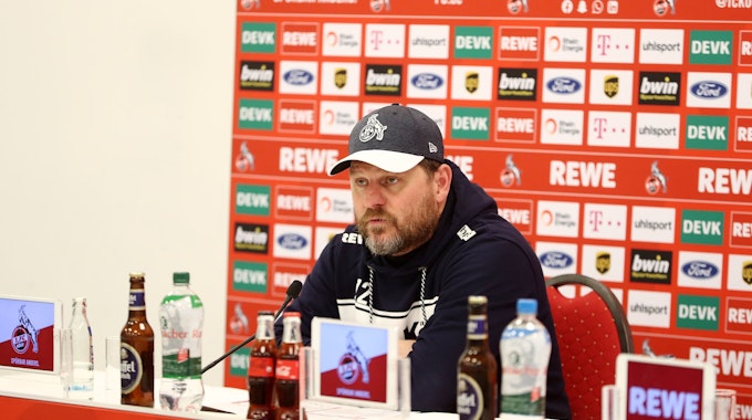 Steffen Baumgart am 7. Januar 2022 auf der Pressekonferenz am Geißbockheim.